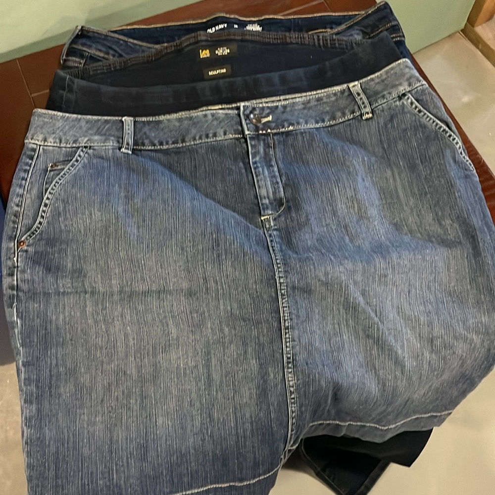 Lot of 3 
2 pair of jeans 1 old navy 1 Lee
1 Merona denim jean skirt